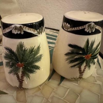 HAWAIIAN THEME PALM TREES