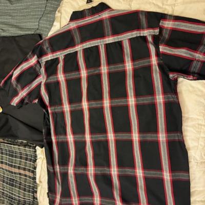 LARGE SHORT SLEEVE SHIRTS size L