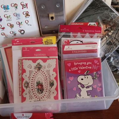 GREAT COLLECTION OF CHRISTMAS & VALENTINE CARDS ALSO GREETING CARDS