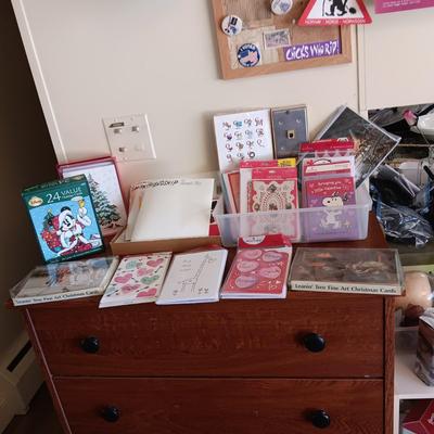 GREAT COLLECTION OF CHRISTMAS & VALENTINE CARDS ALSO GREETING CARDS