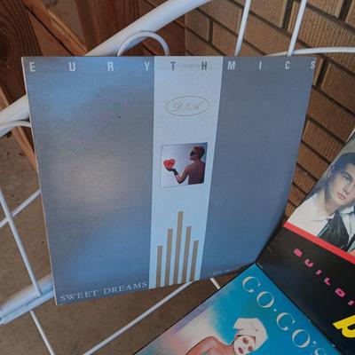 A COLLECTION OF VINYL RECORD ALBUMS (1)