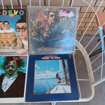 A COLLECTION OF VINYL RECORD ALBUMS (2)