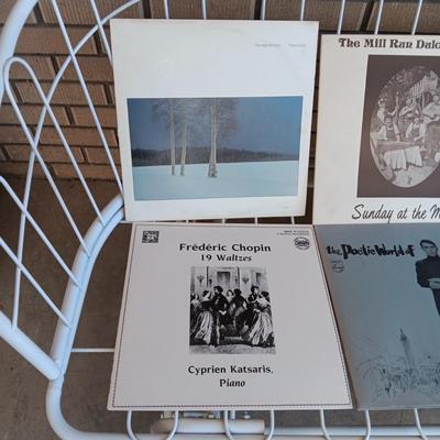 A COLLECTION OF VINYL RECORD ALBUMS (5)