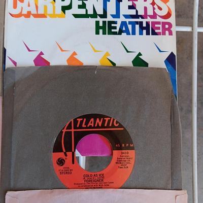 A COLLECTION OF 45 VINYL RECORD (1)