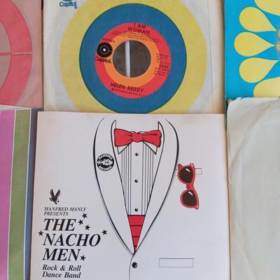 A COLLECTION OF 45 VINYL RECORD (2)