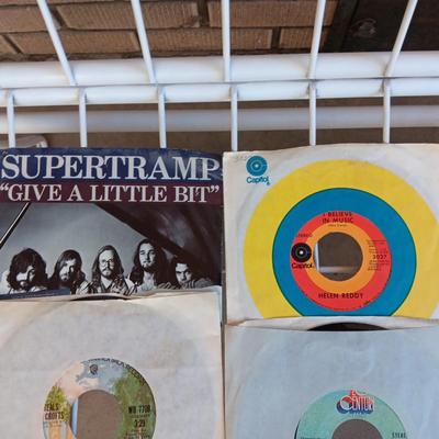 A COLLECTION OF 45 VINYL RECORD (3)