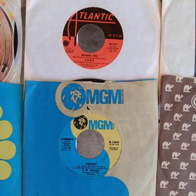 A COLLECTION OF 45 VINYL RECORD (3)