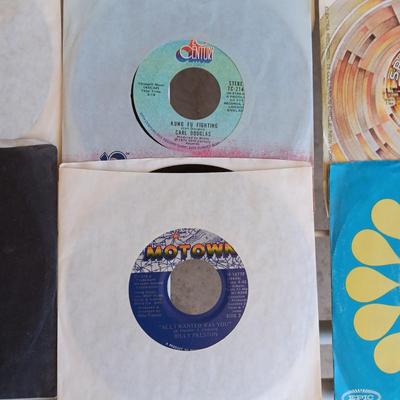 A COLLECTION OF 45 VINYL RECORD (3)