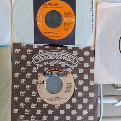 A COLLECTION OF 45 VINYL RECORD (3)