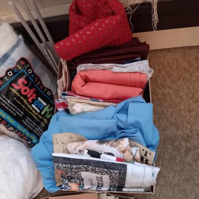 SEWING MATERIAL, CRAFT PAMPHLETS & SMALL PILLOWS