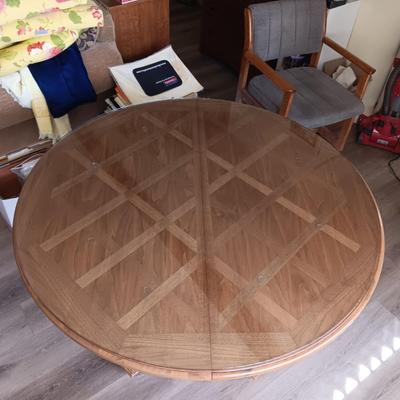 BEAUTIFUL INLAID DINING TABLE WITH 3 LEAVES AND A LARGE WOODEN LAZY SUSAN