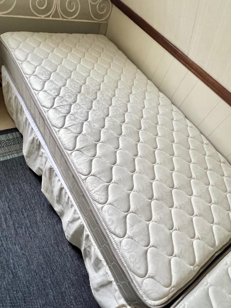 Pair (2) Metal Twin Beds & CORSICANA Mattresses | EstateSales.org