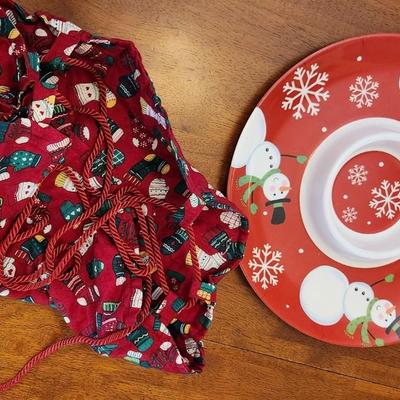 Plastic Christmas Serving Plate And Hot Casserole Carrier