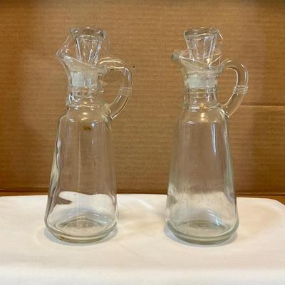Vintage glass oil/vinegar bottles w/stoppers