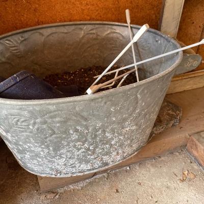Outdoor pot with handles