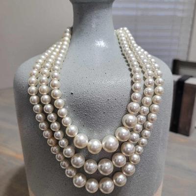 Costume Jewelry - Three Pearl Chain Necklace