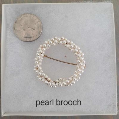 Costume Jewelry - Pearl Brooch