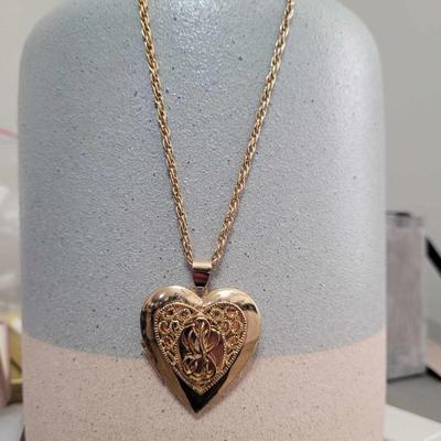Costume Jewelry - Gold Heart Locket Necklace