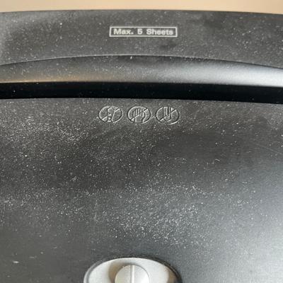 Shredder & trash can