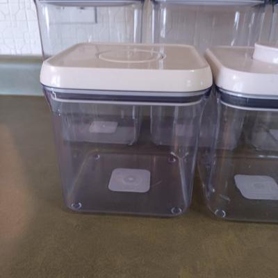 5 PIECE PLASTIC CANISTER SET