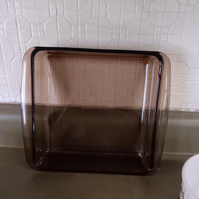 4 GLASS BAKING DISHES