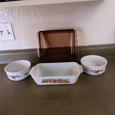 4 GLASS BAKING DISHES