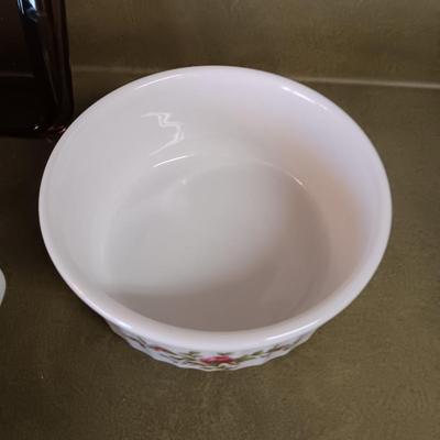 4 GLASS BAKING DISHES