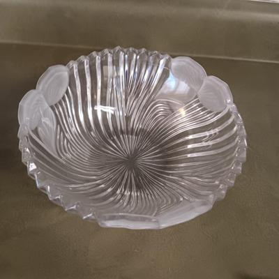 4 LARGE CORELLE BOWLS, SECTIONED AND SERVING BOWL