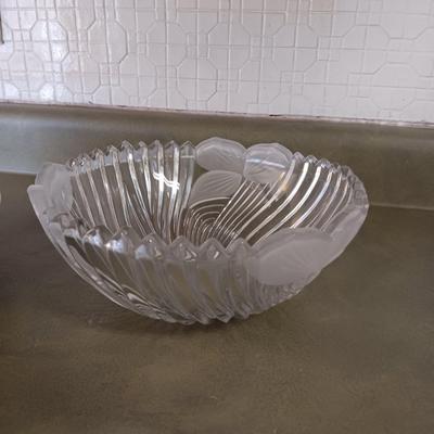 4 LARGE CORELLE BOWLS, SECTIONED AND SERVING BOWL