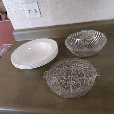 4 LARGE CORELLE BOWLS, SECTIONED AND SERVING BOWL