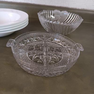 4 LARGE CORELLE BOWLS, SECTIONED AND SERVING BOWL