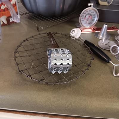 LARGE LOT OF BAKEWARE