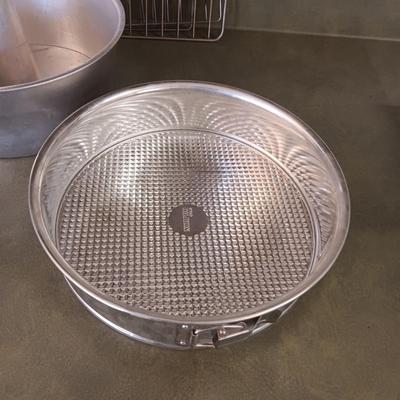 LARGE LOT OF BAKEWARE