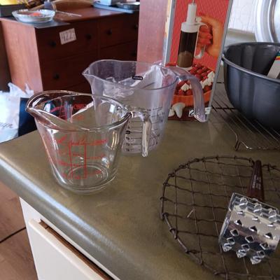 LARGE LOT OF BAKEWARE