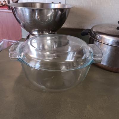 2 STAINLESS STEEL BOWLS, GLASS BAKING DISH W/LID AND REVERE WARE STOCK POT