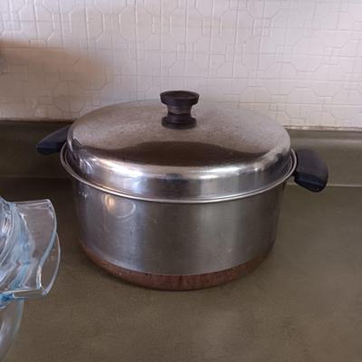 2 STAINLESS STEEL BOWLS, GLASS BAKING DISH W/LID AND REVERE WARE STOCK POT