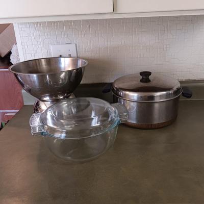 2 STAINLESS STEEL BOWLS, GLASS BAKING DISH W/LID AND REVERE WARE STOCK POT