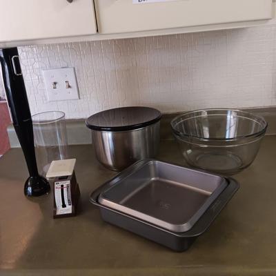 TOASTMASTER HAND MIXER, LARGE GLASS AND STAINLESS STEEL BOWLS, DOUBLE WALL BAKING PAN