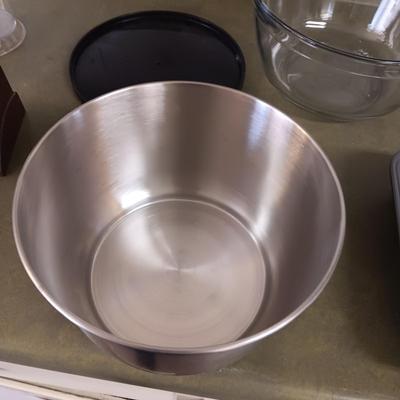 TOASTMASTER HAND MIXER, LARGE GLASS AND STAINLESS STEEL BOWLS, DOUBLE WALL BAKING PAN