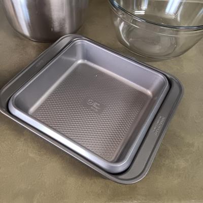 TOASTMASTER HAND MIXER, LARGE GLASS AND STAINLESS STEEL BOWLS, DOUBLE WALL BAKING PAN