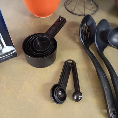 OSTER HAND BLENDER, BATTER BOWLS, NEW UTENSILS