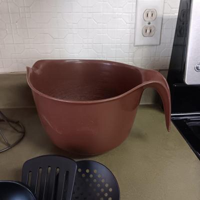 OSTER HAND BLENDER, BATTER BOWLS, NEW UTENSILS