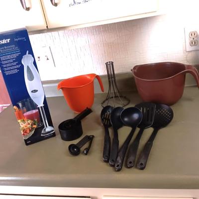 OSTER HAND BLENDER, BATTER BOWLS, NEW UTENSILS