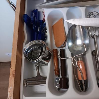 MISC CUTLERY, DRAWER ORGANIZER AND UTENSILS