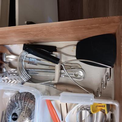 A VARIETY OF KITCHEN UTENSILS
