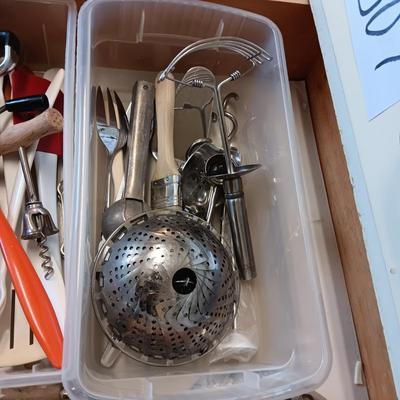 A VARIETY OF KITCHEN UTENSILS