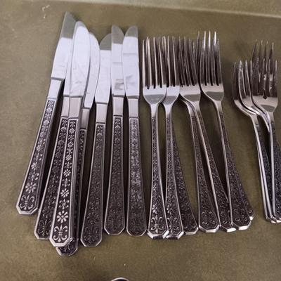 INTERPUR 7 PLACE SETTING OF FLATWARE W/EXTRA PIECES