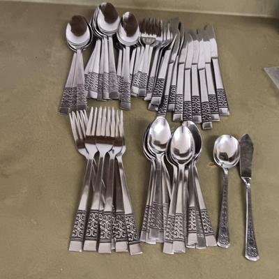ROGERS 7 PLACE SETTING OF FLATWARE W/EXTRA PIECES