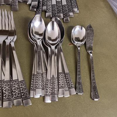 ROGERS 7 PLACE SETTING OF FLATWARE W/EXTRA PIECES