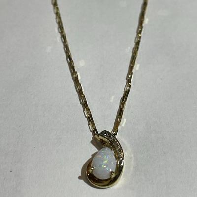 14K 20" Nice Link Chain with a 10K Diamond Opal Dainty Pendant in VG Preowned Condition from an Estate.